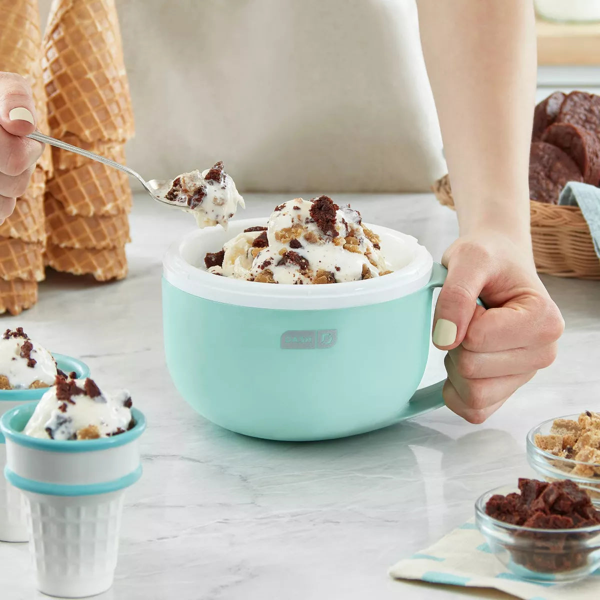 Dash My Mug Electric Ice Cream Maker – 1 Pint Soft Serve Machine