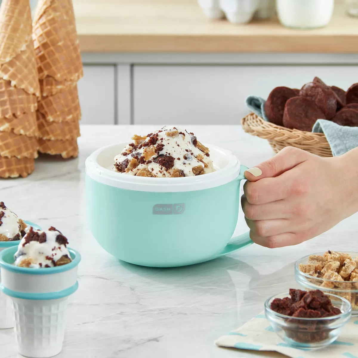 Dash My Mug Electric Ice Cream Maker – 1 Pint Soft Serve Machine